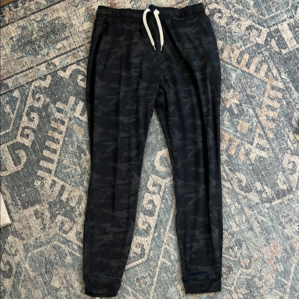 Vuori Performance Joggers - Camo